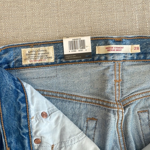 NWT Levi’s Wedgie Straight High-Rise Jean Light Denim from Aritzia - Picture 8 of 12